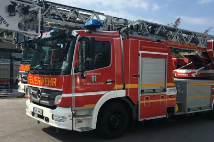 An Gesundheitszentrum in Dinslaken: Brand auf Balkon – Feuerwehr rechnet mit Schlimmerem