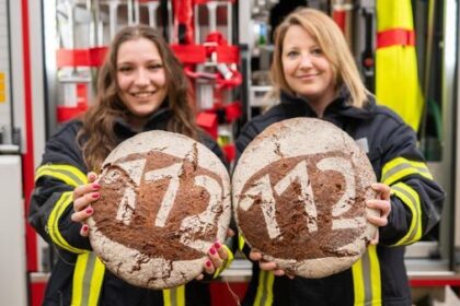 Bäckerei Ernsting unterstützt Feuerwehr Voerde mit „112 Brot“