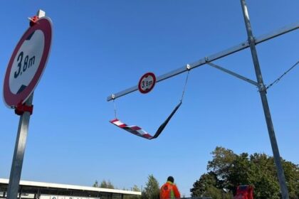 Dinslaken: B8-Unterführung erneut gesperrt - wieder ein Lkw