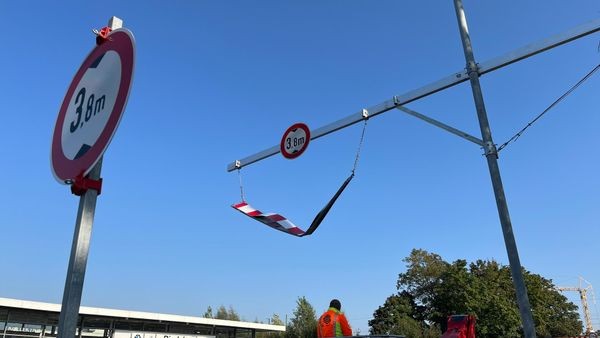 Dinslaken: B8-Unterführung erneut gesperrt - wieder ein Lkw