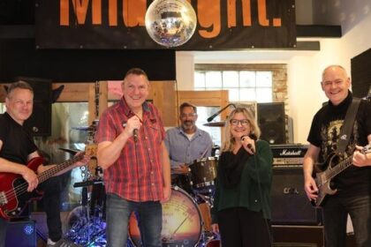 „Dinslaken ist geil“: Band spielt Stadt-Hymne im Ausland