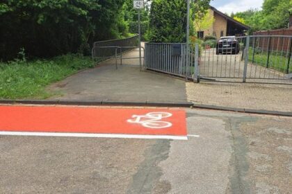 Dinslaken: Kuriose Markierung für Radfahrer - wie es dazu kam