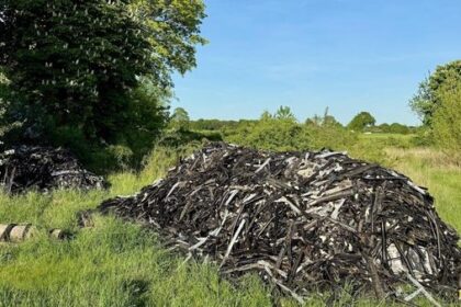 Dinslaken: Müllkippe in der Natur – Reste eines XXL-Diebstahls?