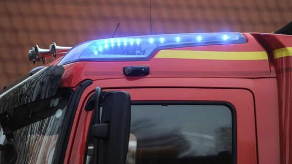 Feuerwehr Hünxe befreit Kind aus abgeschlossenem Auto
