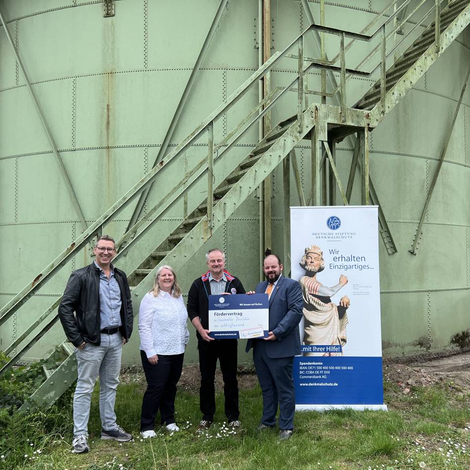 Fördervertrag übergeben: „Technische Meisterleistung“ – 80.000 Euro für Dinslakener Gasometer