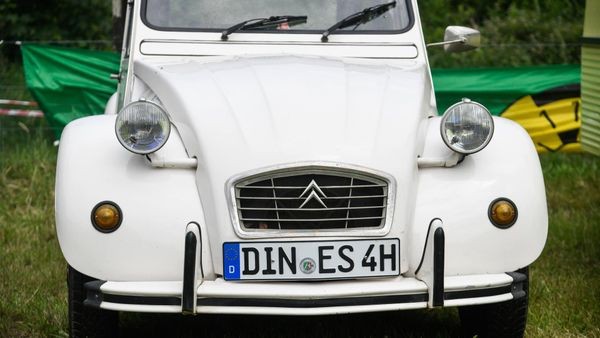 Kultautos in Hünxe: Enten- und Oldtimertreffen mit 80er-Party