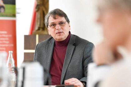 Mutter rügt Schul-„Wahnsinn“: Reaktion des Trägers überrascht