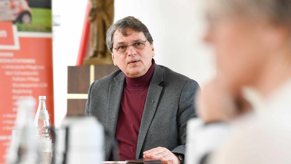 Mutter rügt Schul-„Wahnsinn“: Reaktion des Trägers überrascht