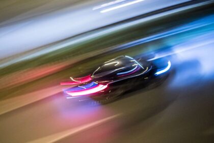 Nachts in Dinslaken: 17-Jähriger verunglückt bei Flucht vor der Polizei