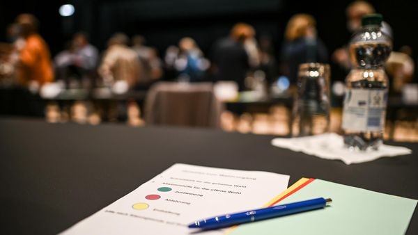 Parteiausschluss beantragt: Dinslakener Ratsherr auf Abwegen