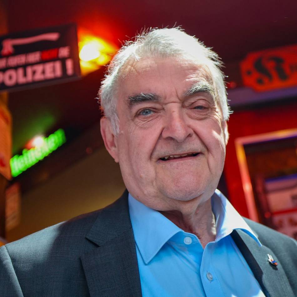 Razzia gegen Clankriminalität: Warum Minister Reul spätabends in einer Dinslakener Disko auftaucht