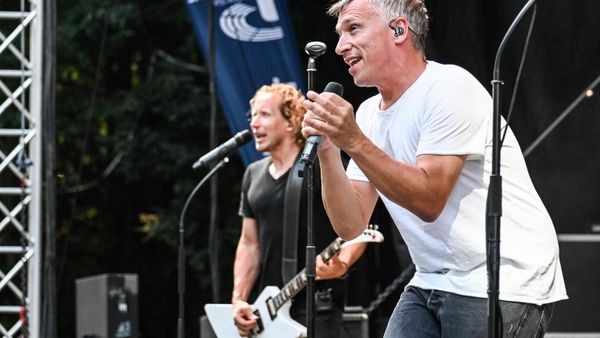 Sommerkultur in Dinslaken: Kasalla rocken das Burgtheater