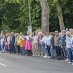 XXL-Menschenkette: Voerde setzt starkes Zeichen für den Frieden