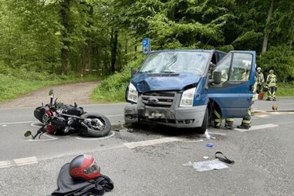 Zusammenstoß mit Auto in Hünxe: Motorradfahrer schwer verletzt