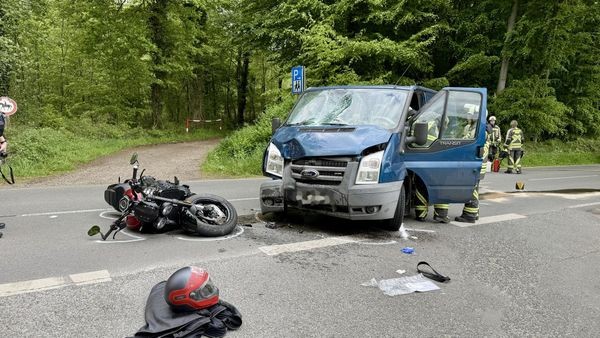 Zusammenstoß mit Auto in Hünxe: Motorradfahrer schwer verletzt