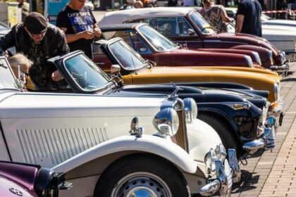 140 Kilometer Nostalgie: Rheinfels-Rallye lockt Oldtimer-Fans