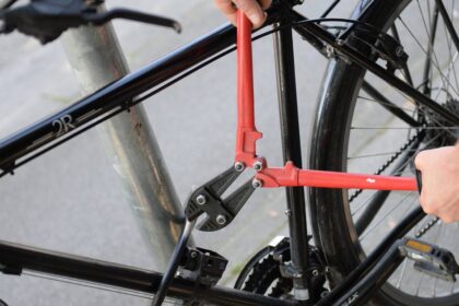 Diebstahl in Dinslaken: Fahrraddiebe radeln Richtung Innenstadt davon