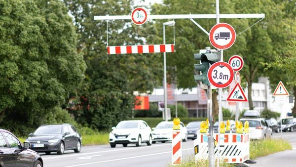 Dinslaken: B8 muss erneut gesperrt werden – wieder wegen Lkw