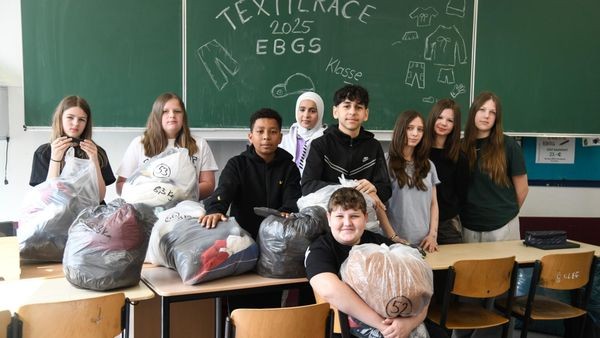 Dinslaken: Schüler der EBGS sammelten kiloweise Altkleider