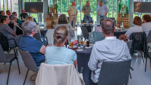 Dinslakener knipste Merkel in der Kabine des Nationalteams