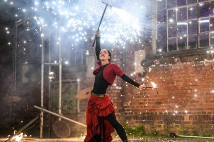 Extraschicht in Dinslaken: Fliegende Funken und spitze Schreie