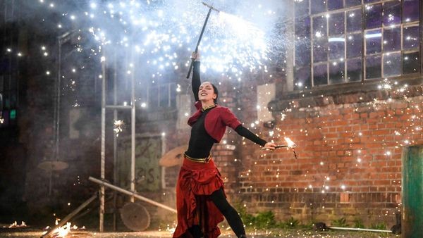 Extraschicht in Dinslaken: Fliegende Funken und spitze Schreie