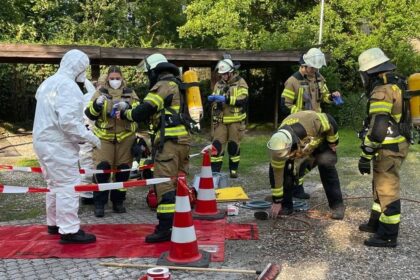 Feuer in Voerde: Zimmerbrand – Feuerwehr rettet Hund aus der Wohnung