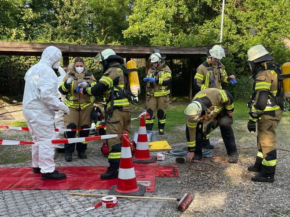 Feuer in Voerde: Zimmerbrand – Feuerwehr rettet Hund aus der Wohnung