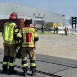 Feuer in Voerder Logistikfirma: Gabelstapler in Flammen