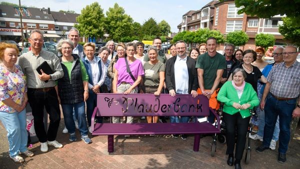 Generationen-Treffpunkt: Plauderbank verbindet Bruckhausener