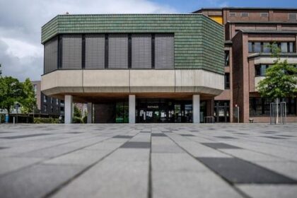 Hitze: Im Voerder Rathaus gibt es nun eine „Wasserinsel“