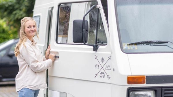 Jasmins Weg zum Traum-Camper: Ein Blick in den umgebauten Bus