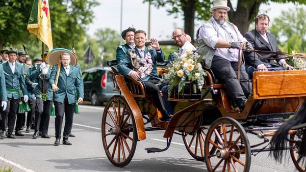 Junggesellenschützen Hünxe: Fabian Idem gewinnt „knappe Kiste“