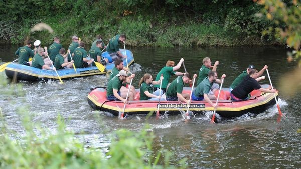 Krudenburg feiert: Sommerfest und Bootsrennen auf der Lippe