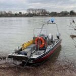 Mehrere Feuerwehren alarmiert: Leiche aus dem Rhein geborgen – Polizei ermittelt