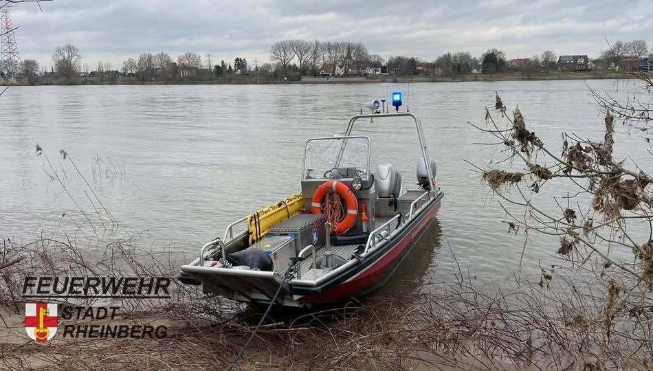 Mehrere Feuerwehren alarmiert: Leiche aus dem Rhein geborgen – Polizei ermittelt