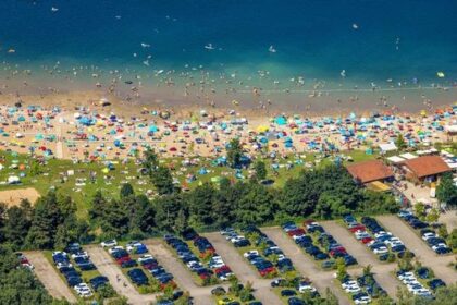 Randale im Strandbad am Tenderingssee: Badegast schlägt Aufsicht