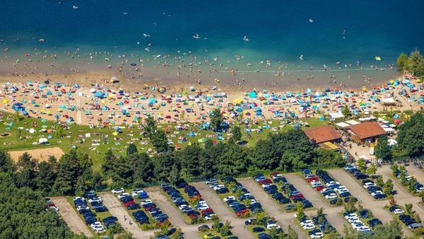 Randale im Strandbad am Tenderingssee: Badegast schlägt Aufsicht