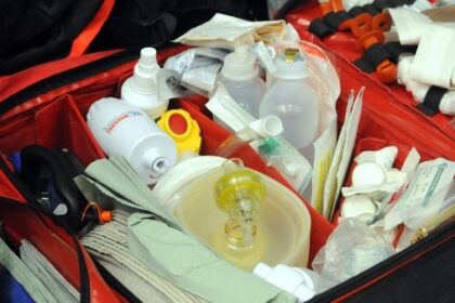 Sanitäter hilft Badegast im Strandbad – und wird dabei beklaut