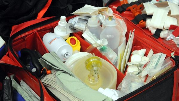 Sanitäter hilft Badegast im Strandbad – und wird dabei beklaut