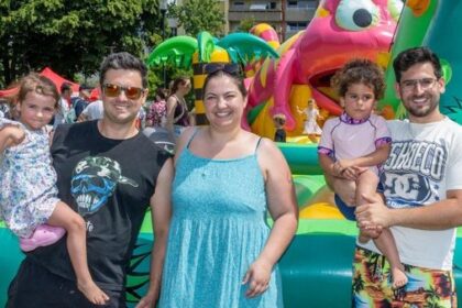 Spiel-Sport-Spaßfest: Kinder toben bei Sommerhitze im Stadtpark