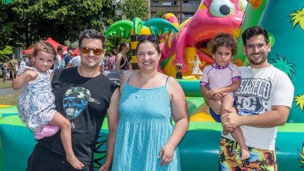 Spiel-Sport-Spaßfest: Kinder toben bei Sommerhitze im Stadtpark