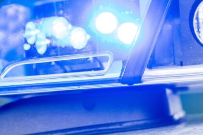 Unfall in Dinslaken: SUV touchiert Fahrrad – Fahrerin fährt einfach weiter