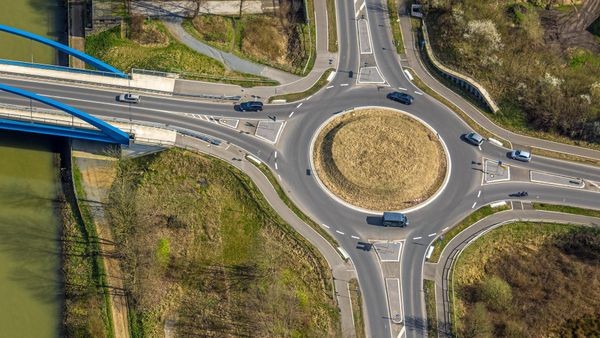 Verwirrung am Hünxer Kreisverkehr: Wer hat eigentlich Vorfahrt?