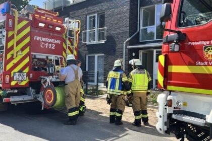 Voerde: Mann löscht Kellerbrand - und muss ins Krankenhaus