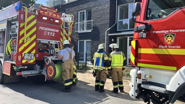 Voerde: Mann löscht Kellerbrand - und muss ins Krankenhaus