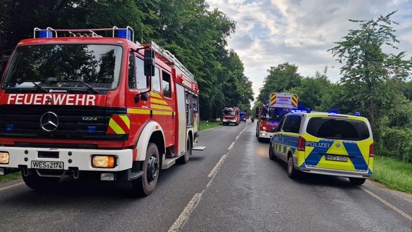 Zimmerbrand in Voerder Zweifamilienhaus: Feuerwehr rettet Hund