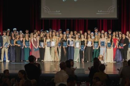 Abi am THG Dinslaken 2025: Diese Schüler haben es geschafft