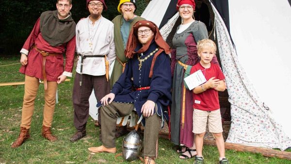 Am Wasserschloss Voerde werden Kinder Ritter für einen Tag