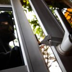 Einbruchsversuch in Dinslaken: Unbekannter auf dem Fensterbrett – Frau schlägt Einbrecher in die Flucht